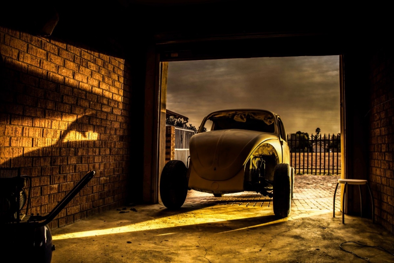 carrosserie-COURMES-min_car_garage_volkswagen_sunset_vw_beetle-81658